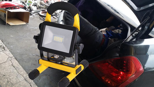 Shock Proof 1800LM Rechargeable LED Flood Light 20W